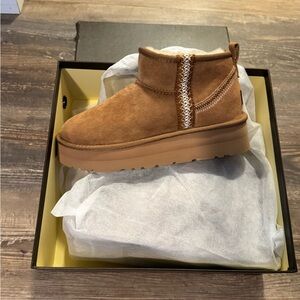 Brand New In Box: UGG Mini Dive Platform Boots - Chestnut